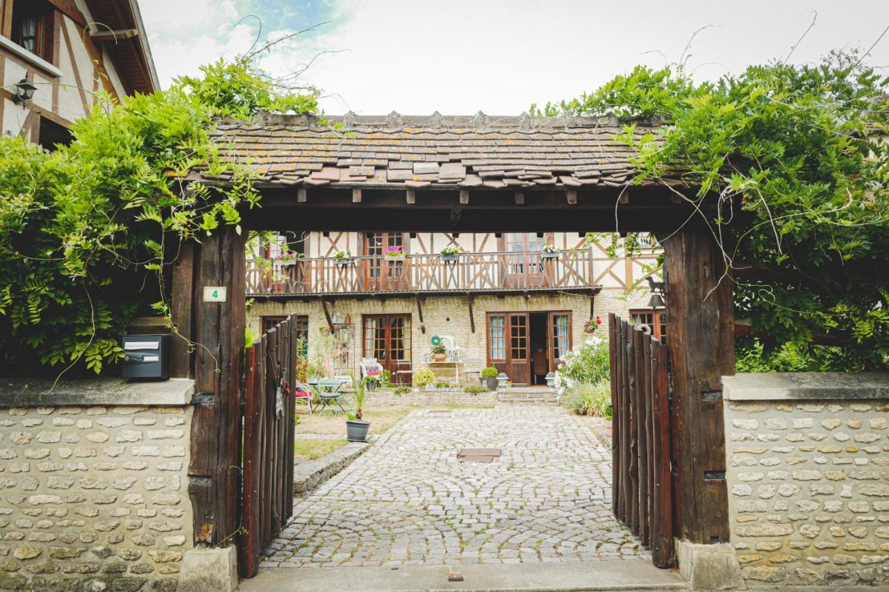 Au Fil De L'Eau & Gite "Le Jardin Du Moulin" Fourges Dış mekan fotoğraf